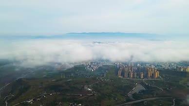 4K清晨云雾缭绕城市与大自然的预览图
